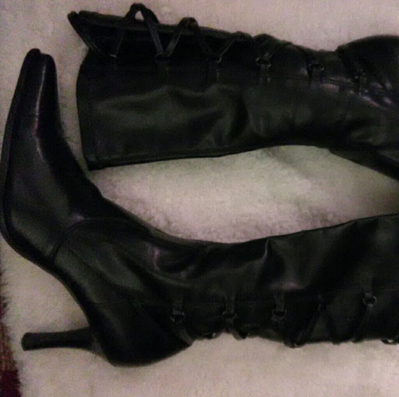 Boots - Picture 4 of 4